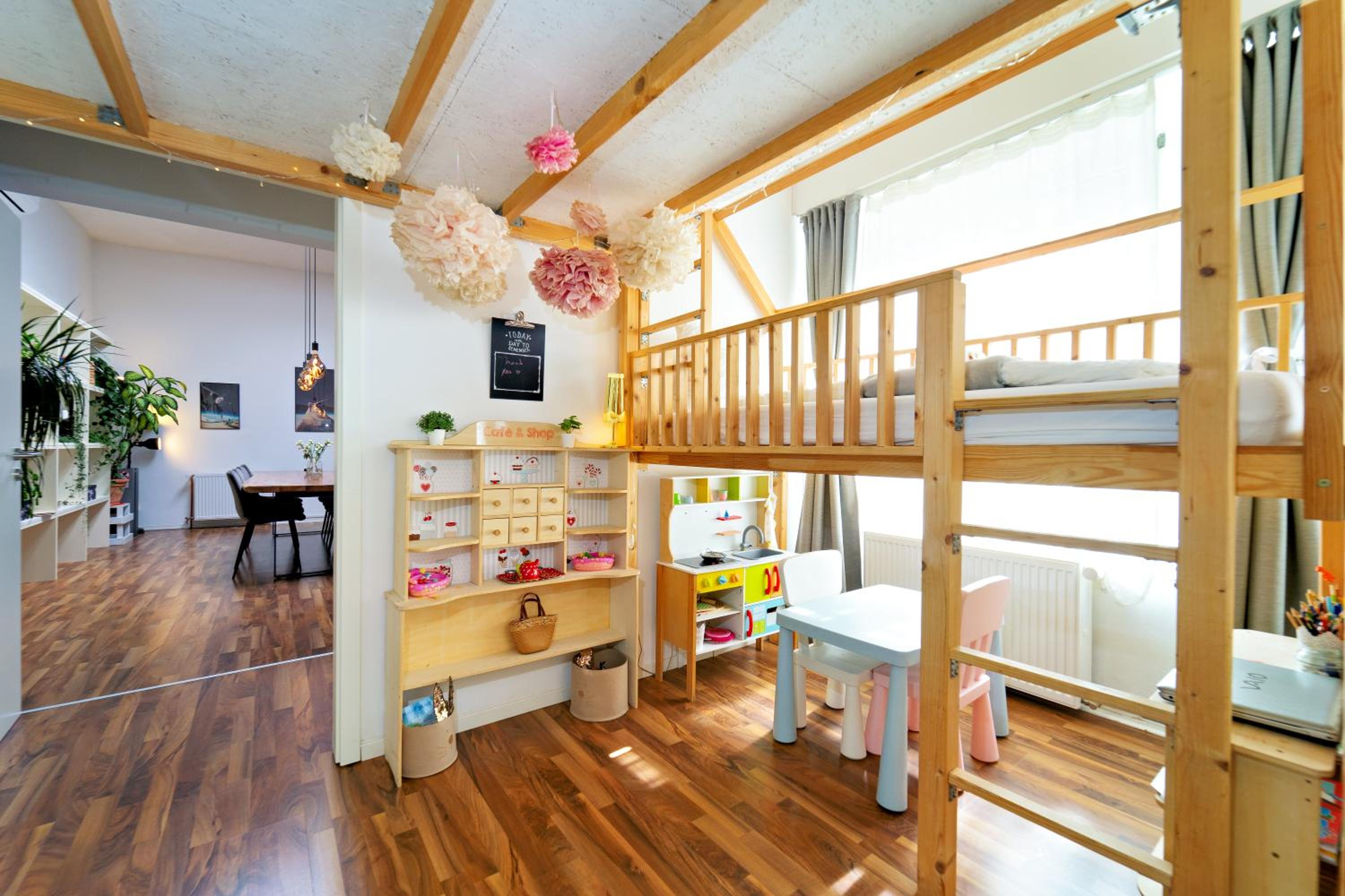 Loft House 170qm, Central, Own Garden, Parking lot