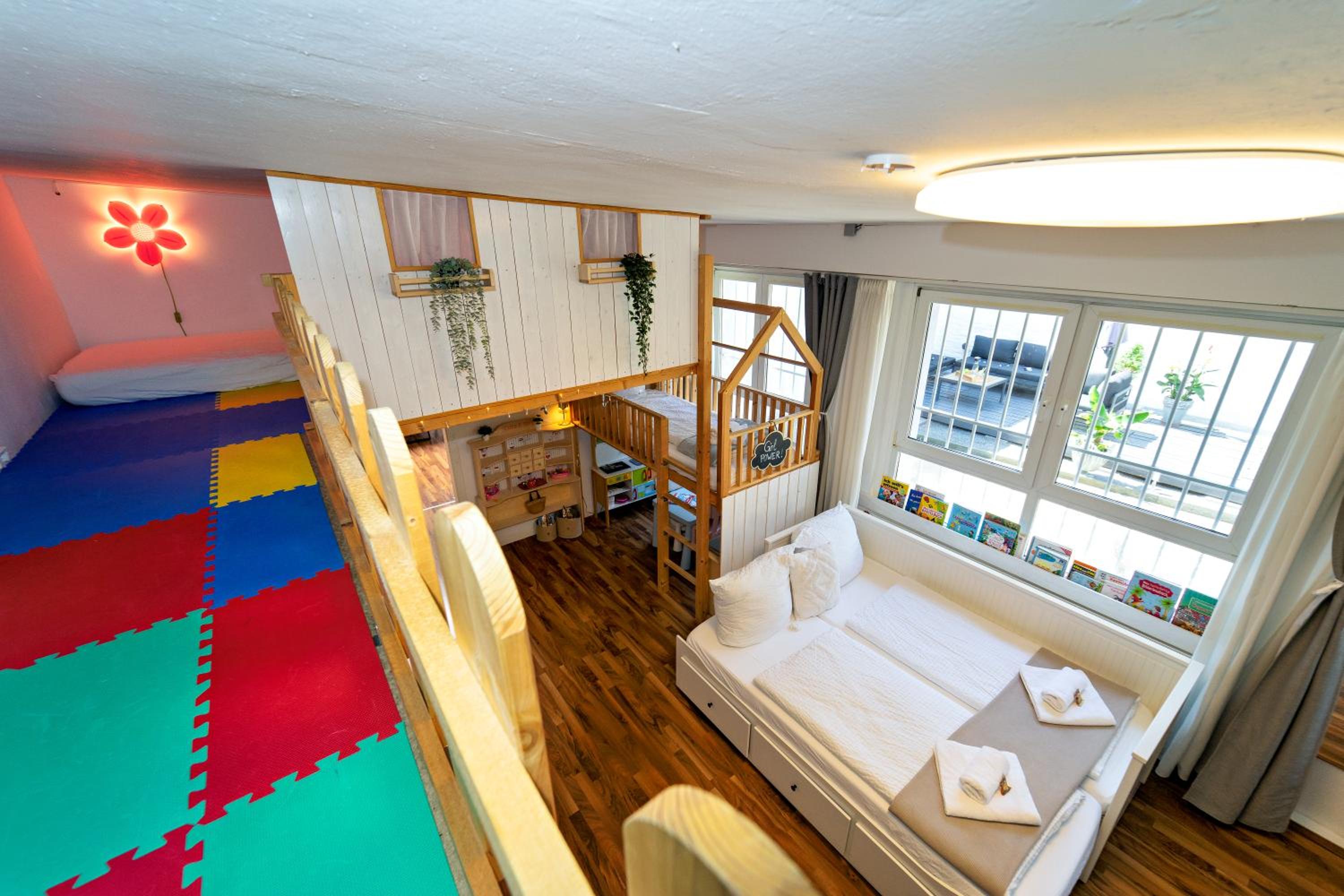 Loft House 170qm, Central, Own Garden, Parking lot