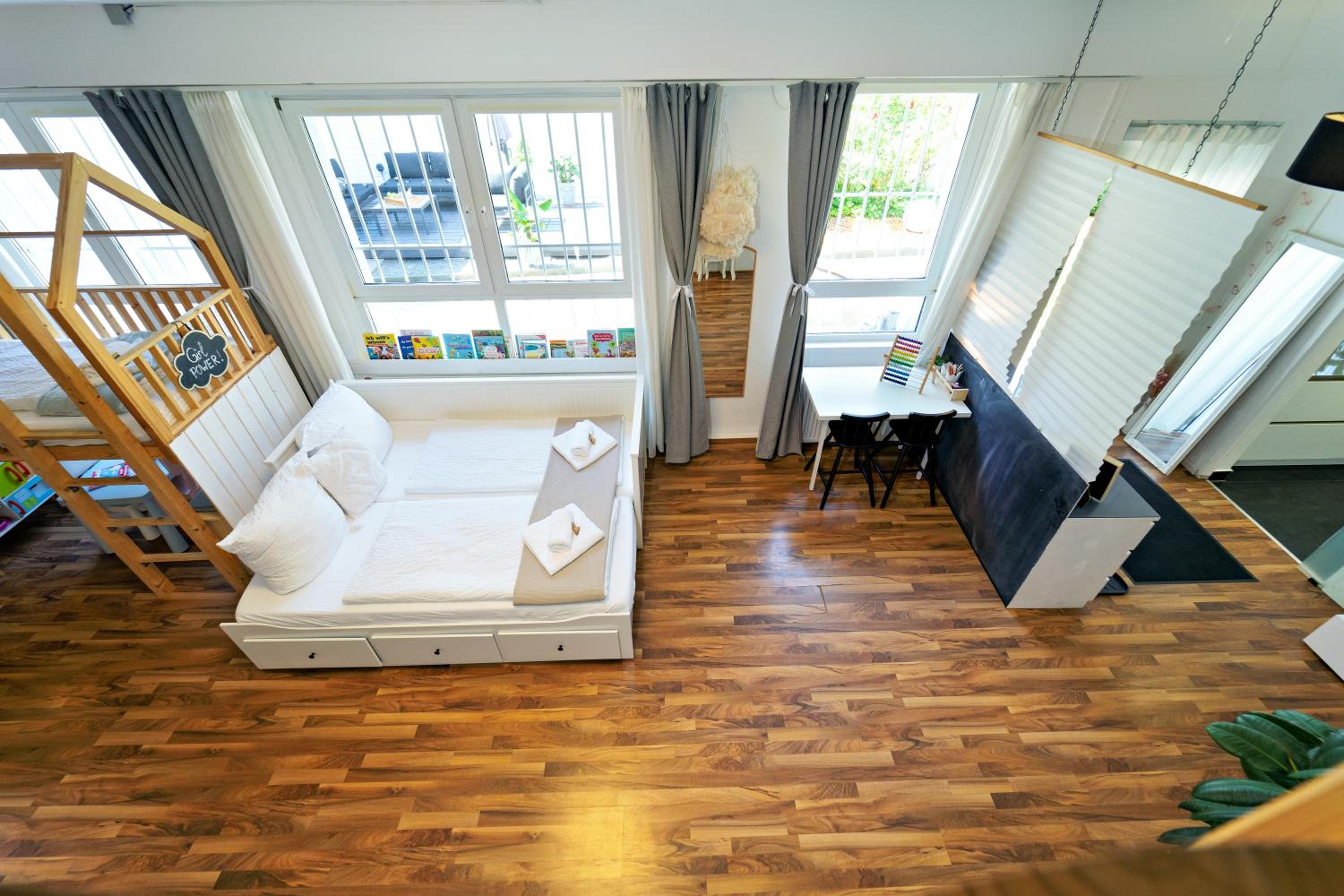 Loft House 170qm, Central, Own Garden, Parking lot