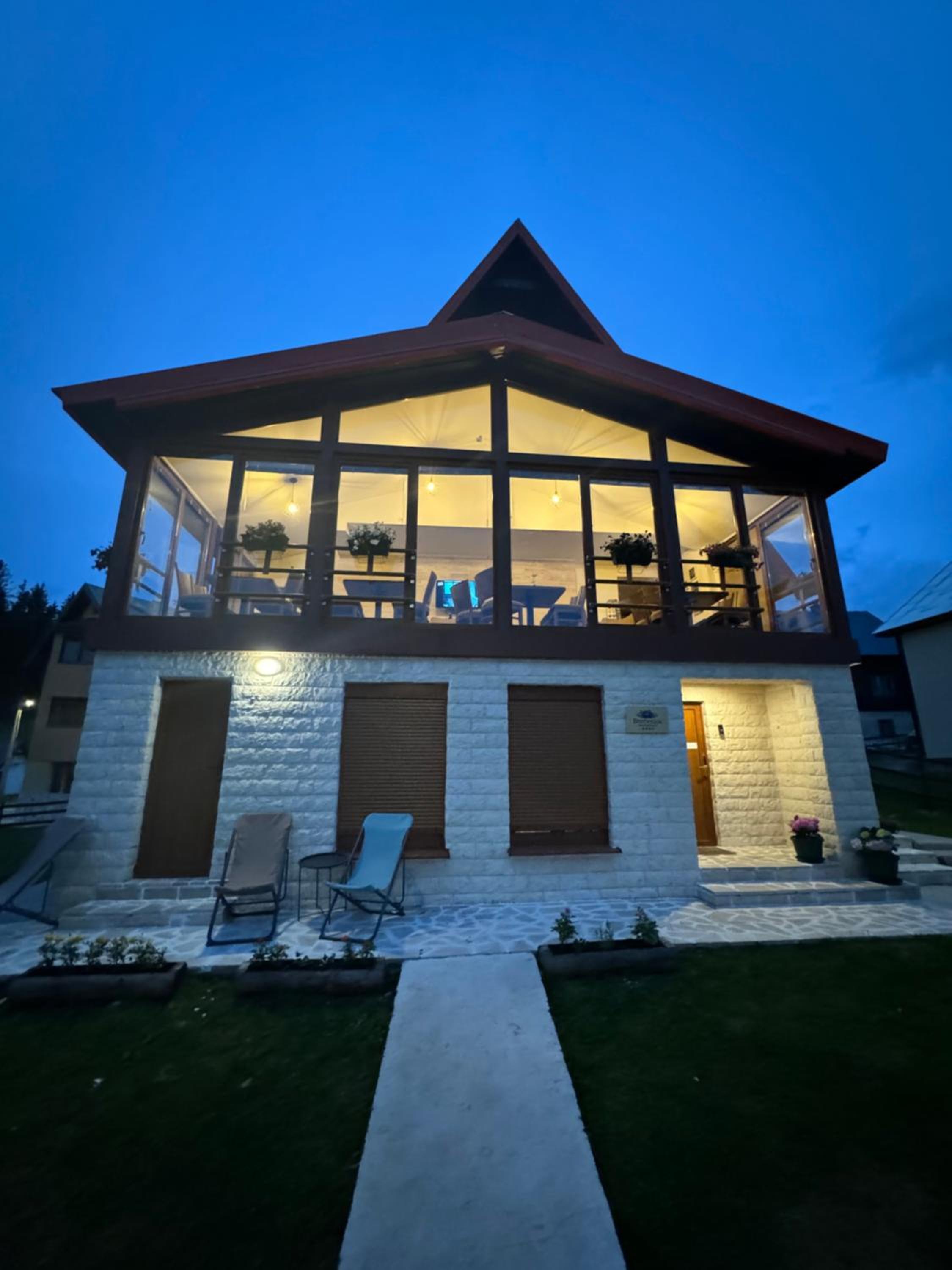 Hotel Borovnica Sweet Apartments - Image 1