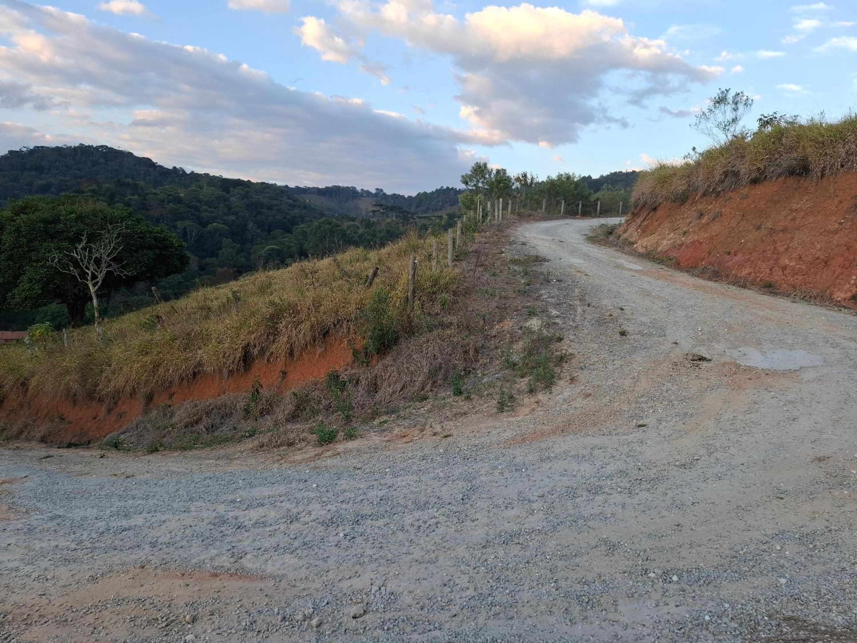 Embahu Suítes - Vista para Pedra do Baú e banheira de imersão