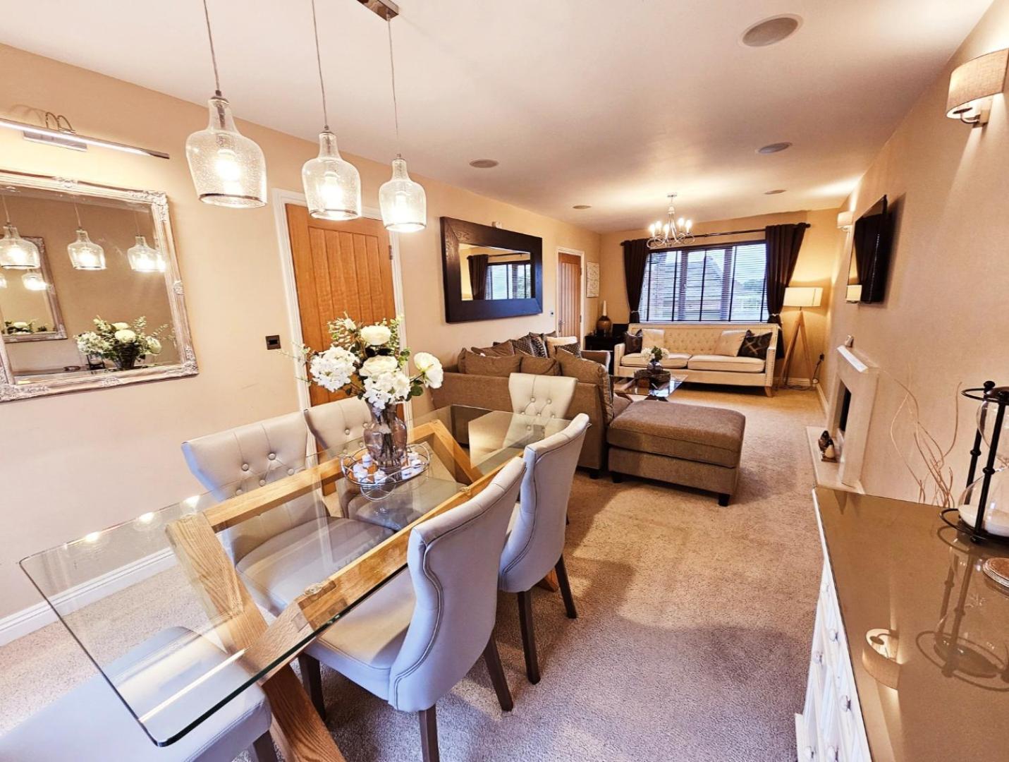 The Chase, Luxury Hot Tub Retreat, Pets Welcomed view 5