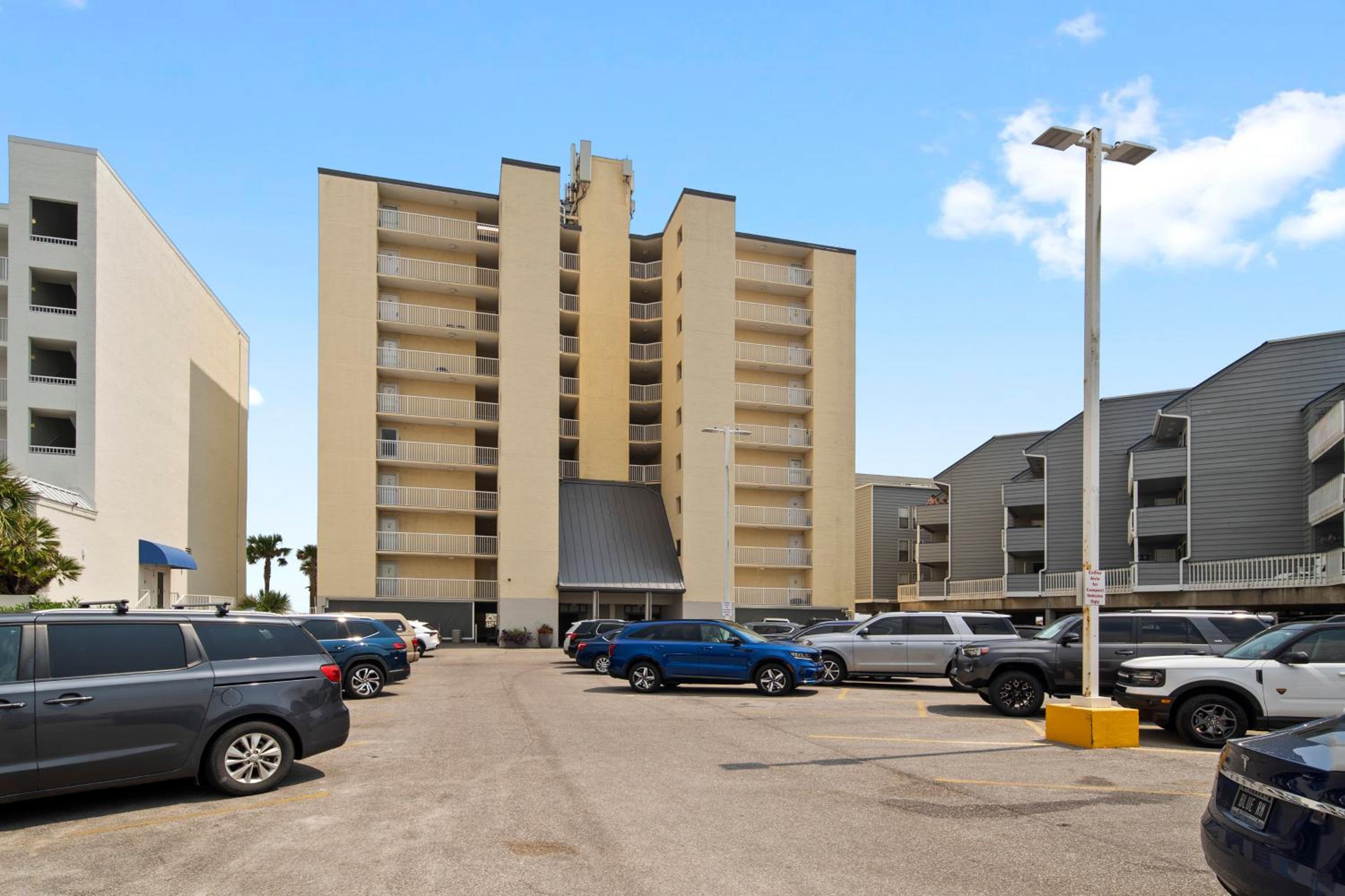 Castaway 1C by Current Tides Vacation Rentals