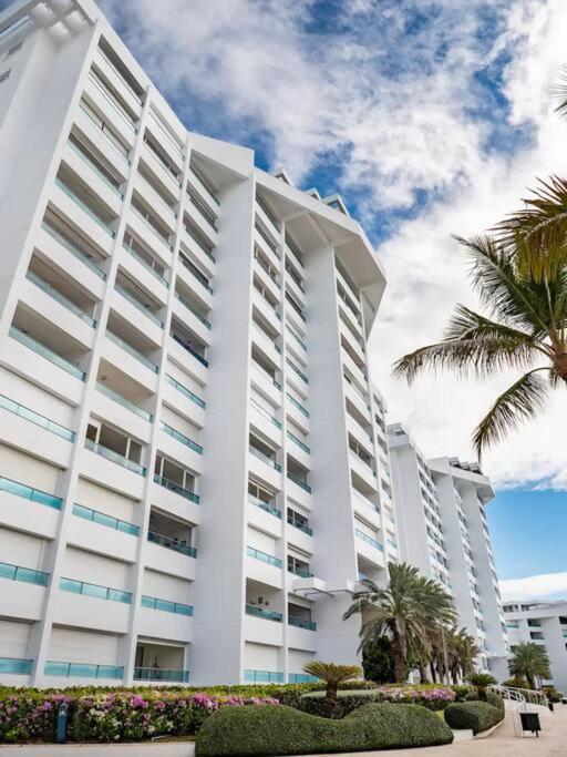 SuiteDelux Oceanview Marbella 3BDR