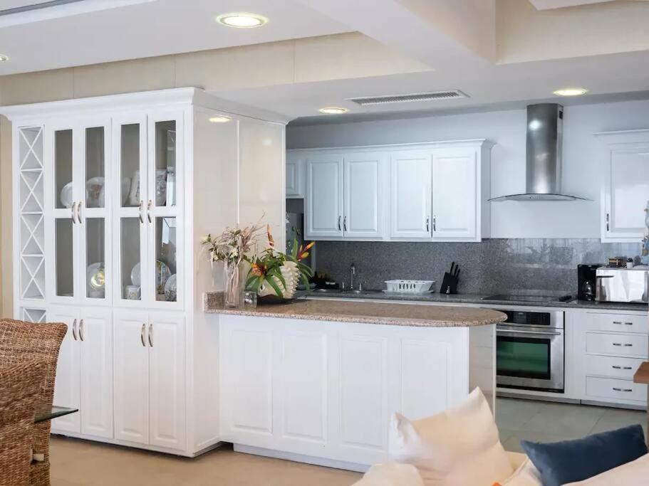 SuiteDelux Oceanview Marbella 3BDR