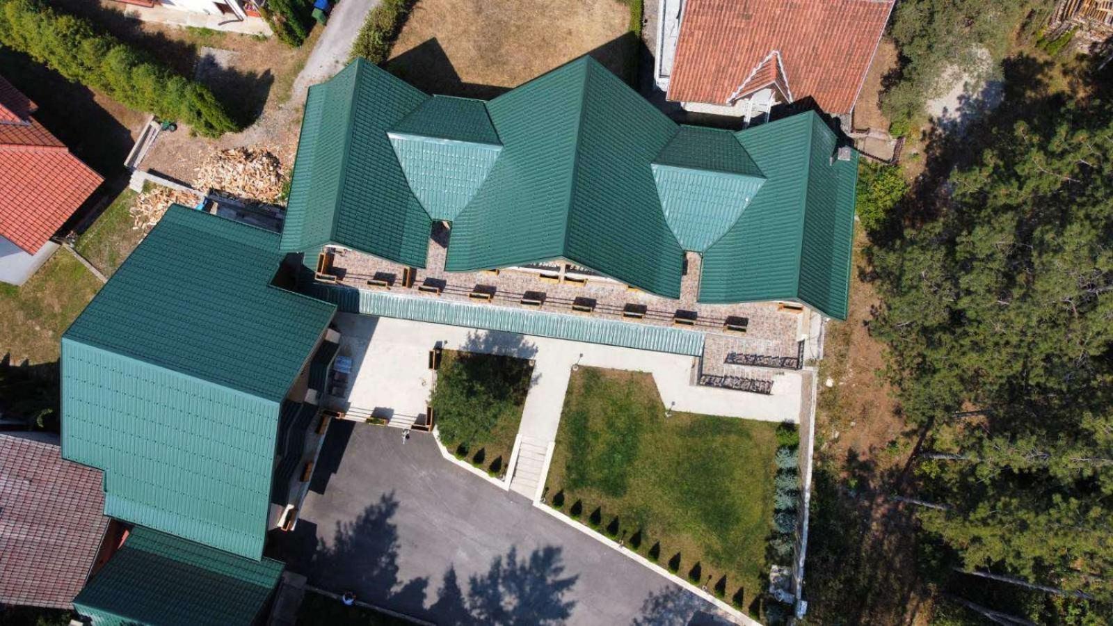 Brvnara Mont 1 view 5