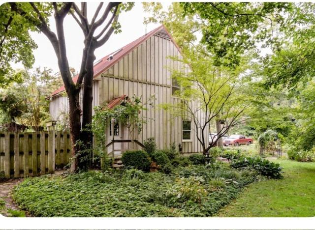 Carriage House Hideaway In Center of Chestertown