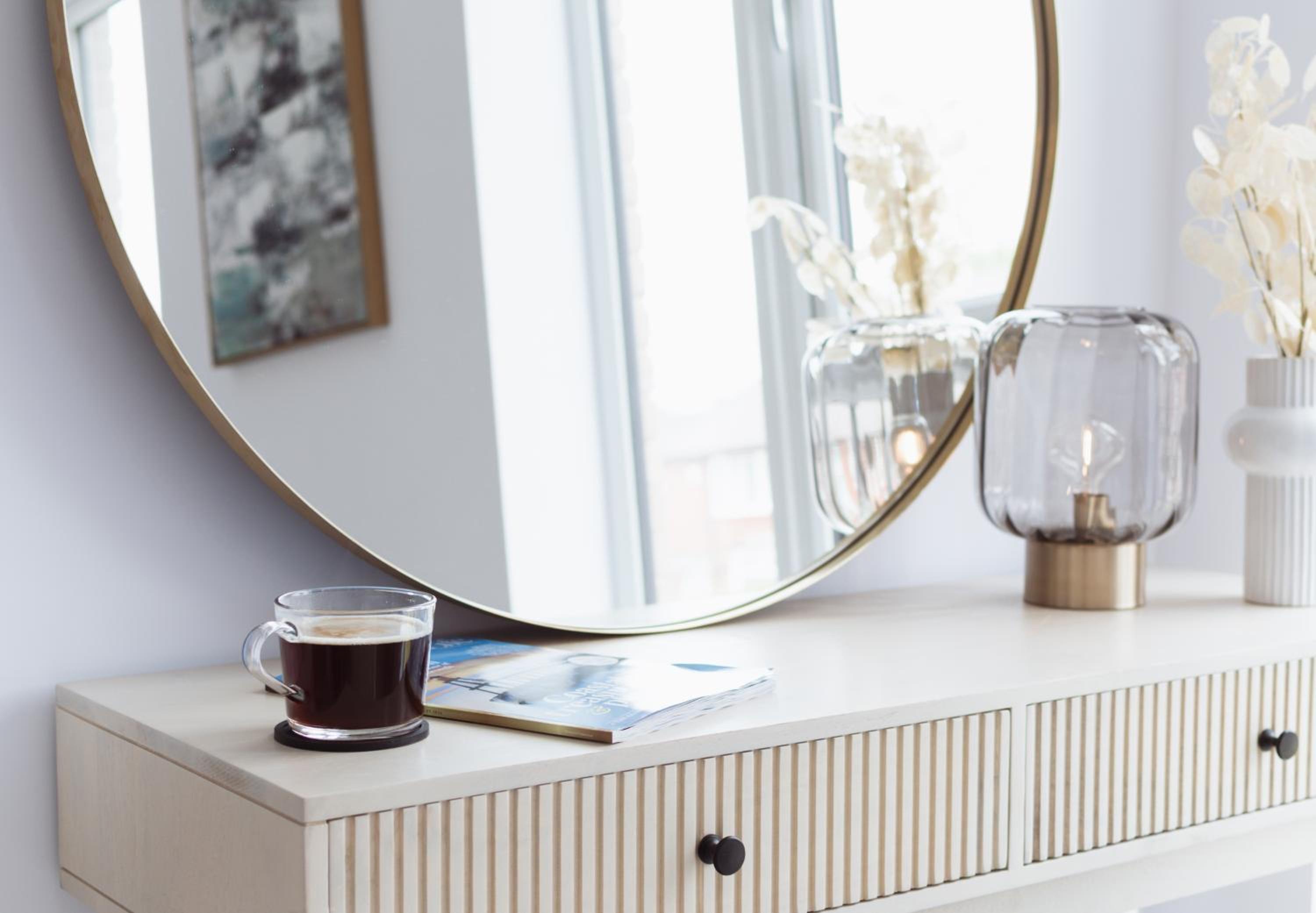 Stylish new-build, free parking, 20-minute walk to city centre