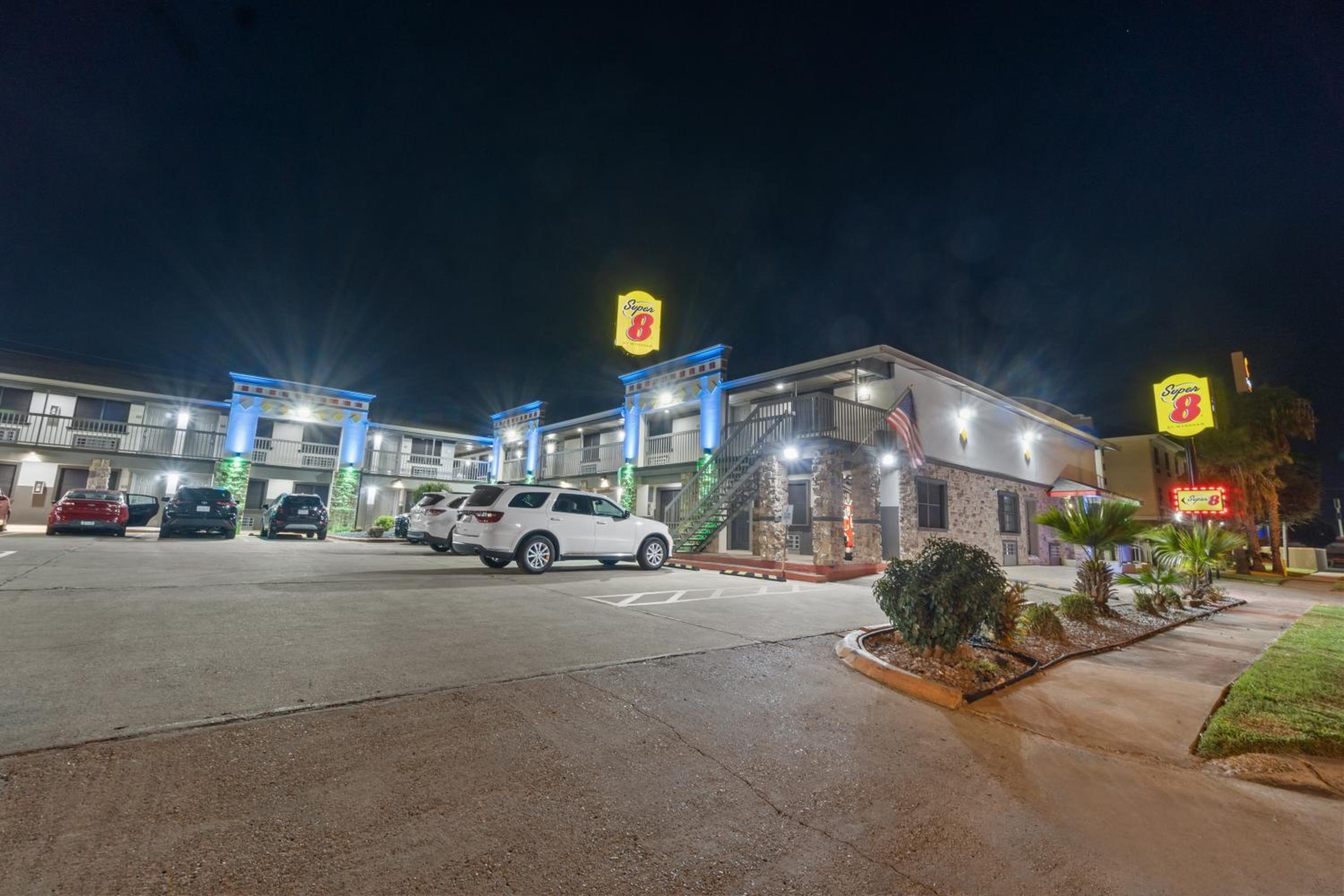 Super 8 by Wyndham McAllen-Downtown-Airport-LA Plaza Mall view 2