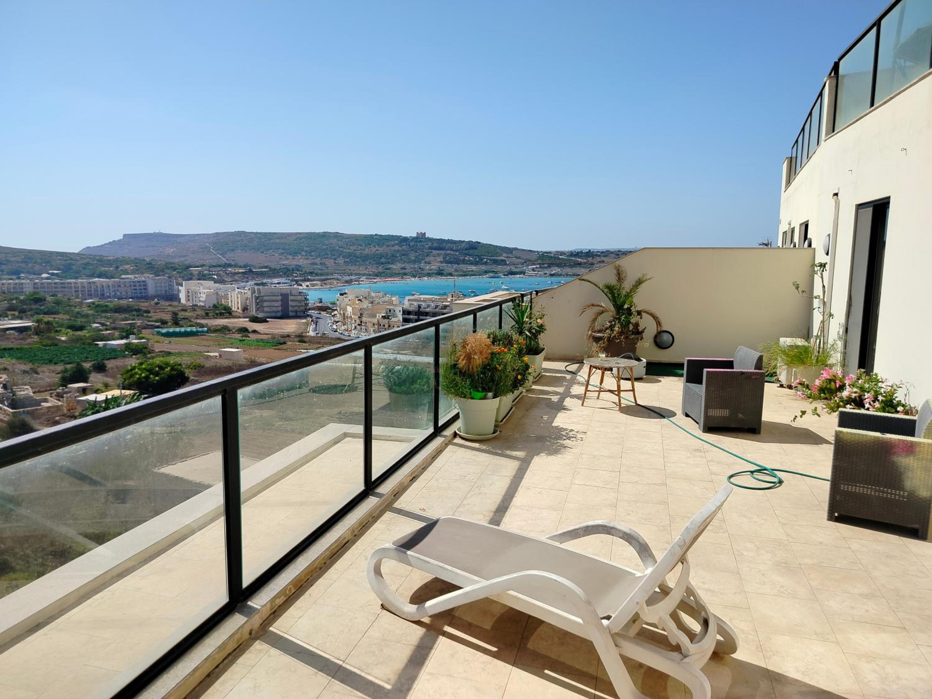 Pink Fairy Paradise Penthouse, 10mins from the beach photo 3