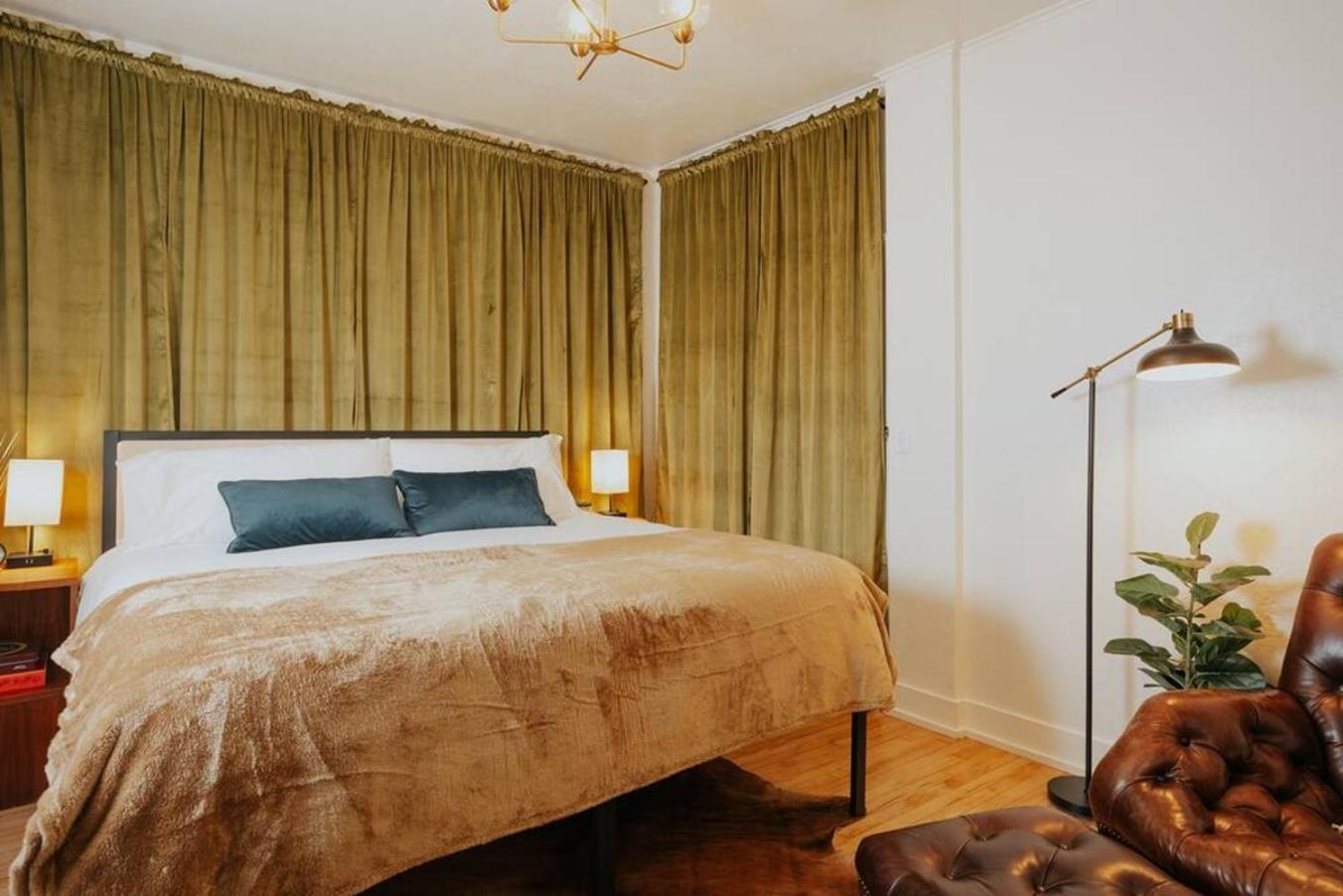 Oakdale Suites - Master Property