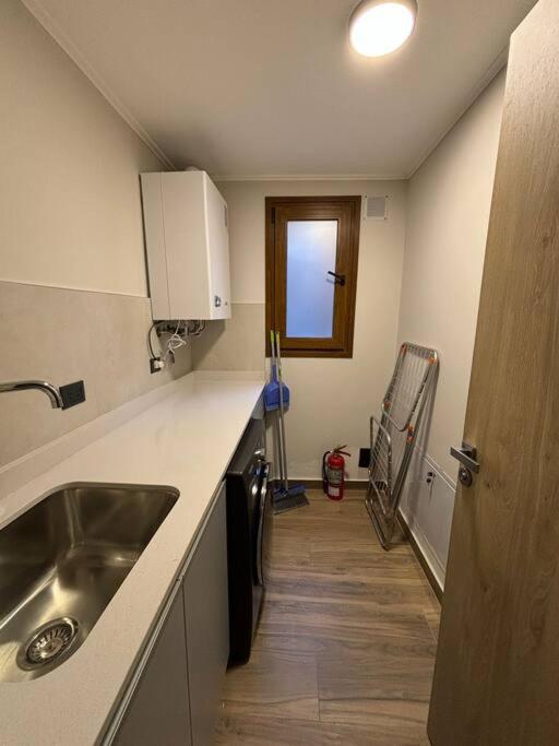 Hermosa casa a estrenar con parilla y jardín