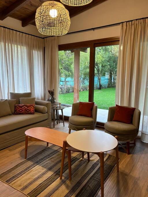 Hermosa casa a estrenar con parilla y jardín