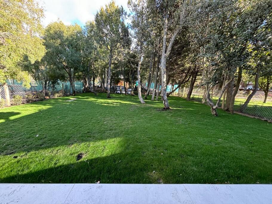 Hermosa casa a estrenar con parilla y jardín