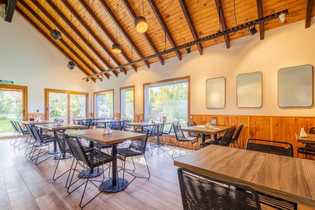 Hermosa casa a estrenar con parilla y jardín