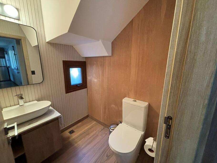 Hermosa casa a estrenar con parilla y jardín