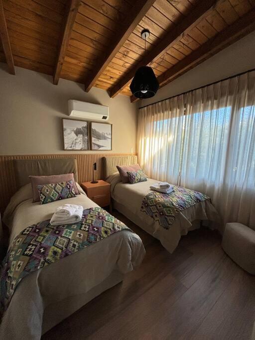 Hermosa casa a estrenar con parilla y jardín