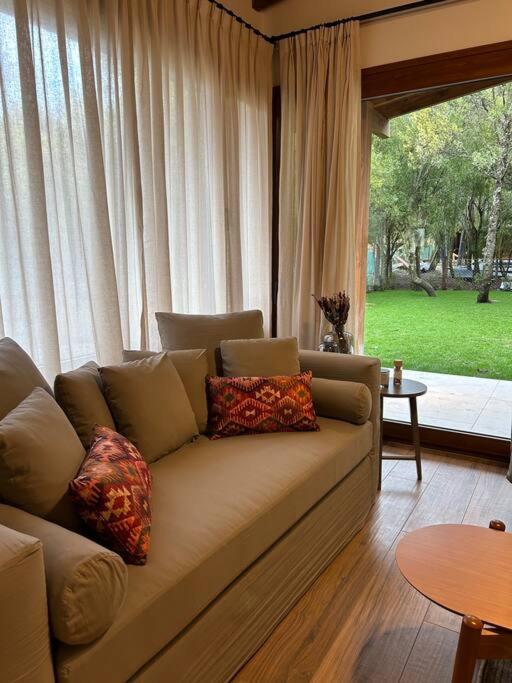 Hermosa casa a estrenar con parilla y jardín