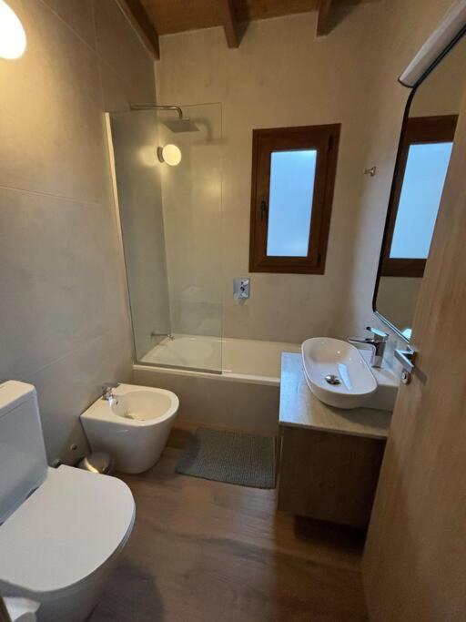 Hermosa casa a estrenar con parilla y jardín