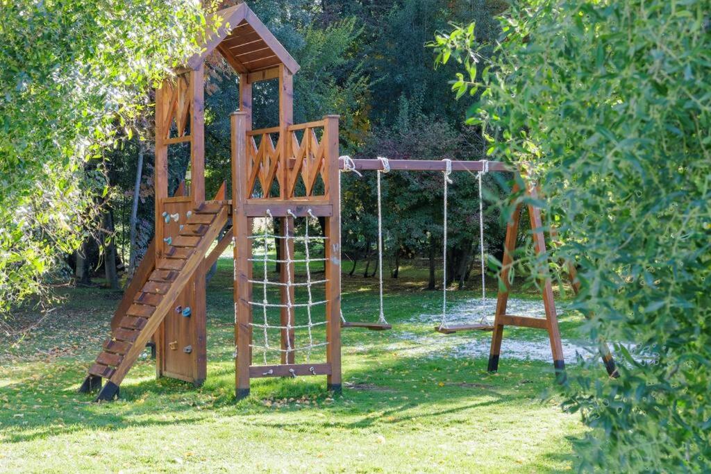 Hermosa casa a estrenar con parilla y jardín