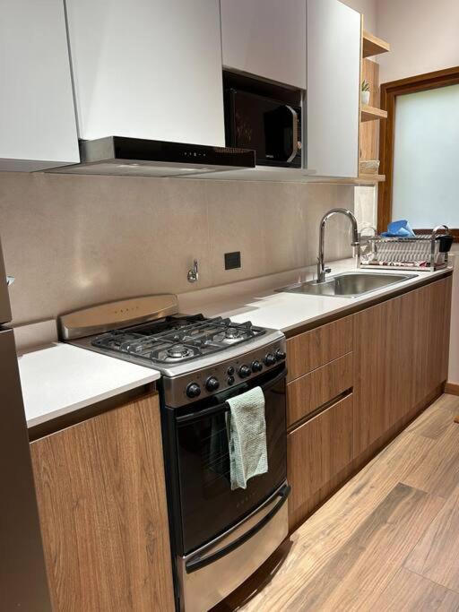 Hermosa casa a estrenar con parilla y jardín