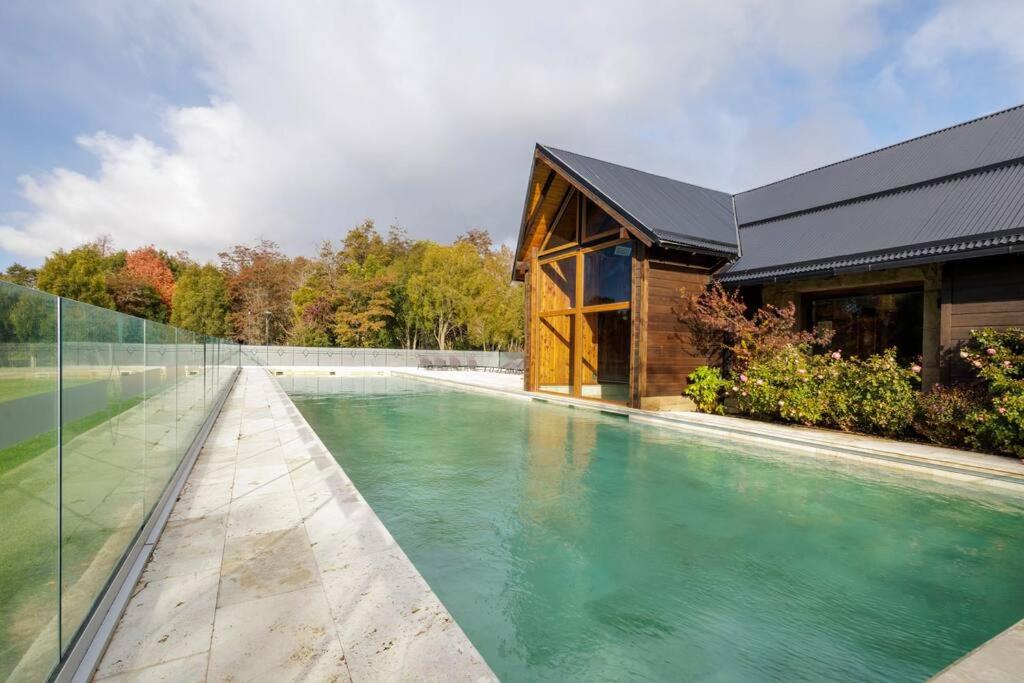 Hermosa casa a estrenar con parilla y jardín