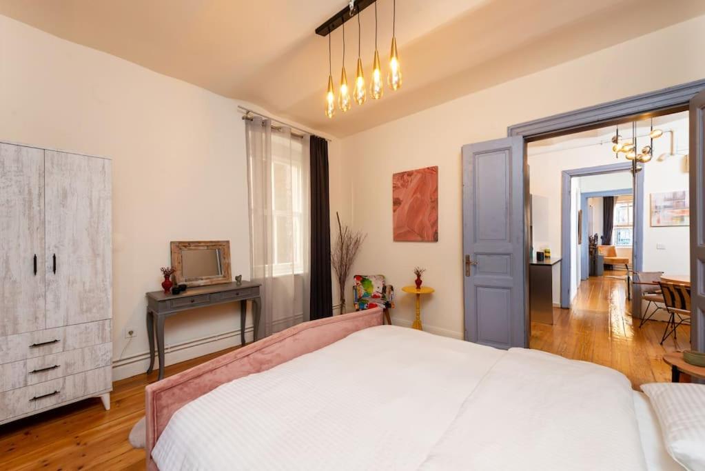 Marvelous Flat - 3 Bedrooms w 2 Terraces