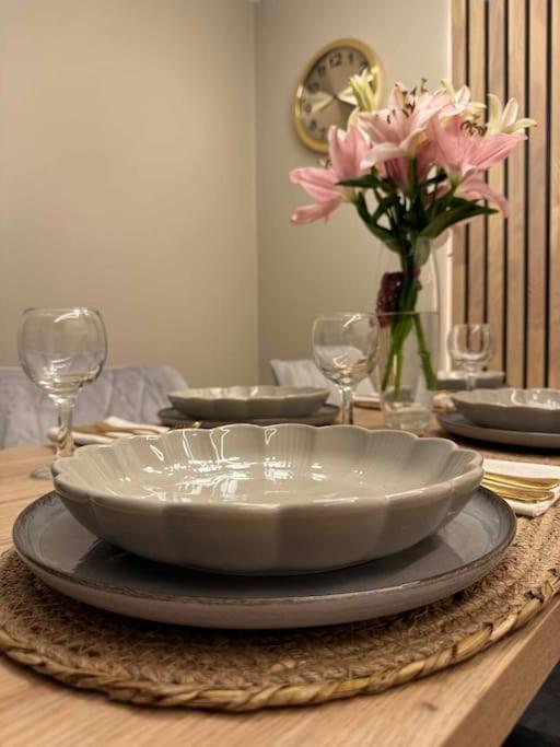 Hotel Arctic feathers - Image 1