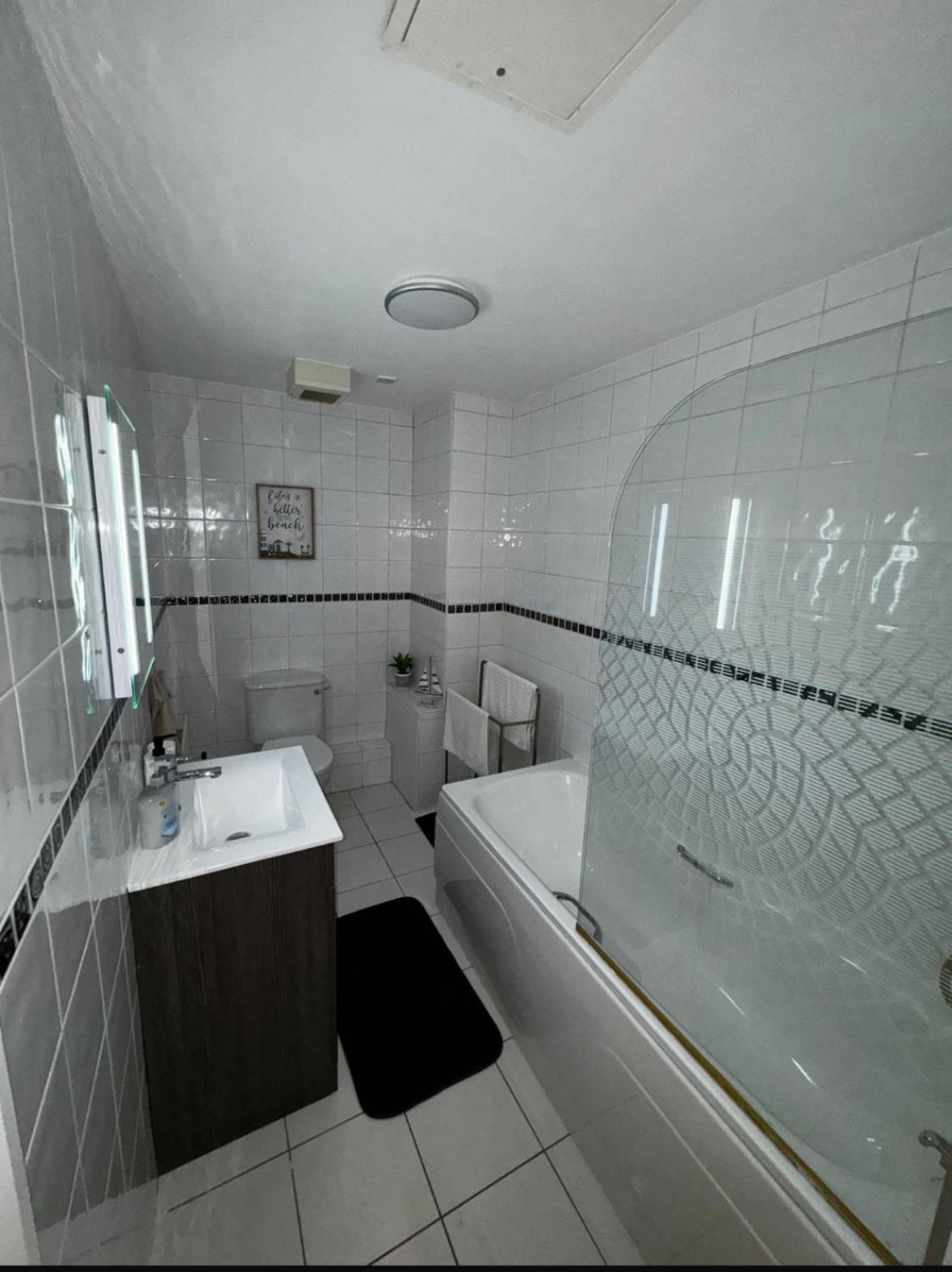 Waterfoot Coastal Getaway