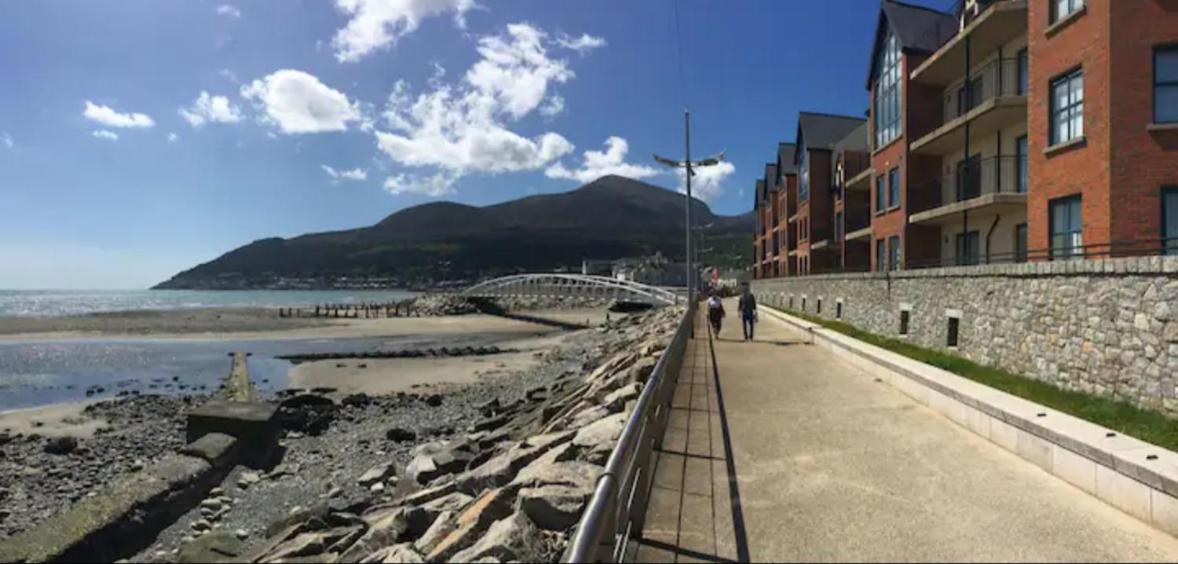 Waterfoot Coastal Getaway