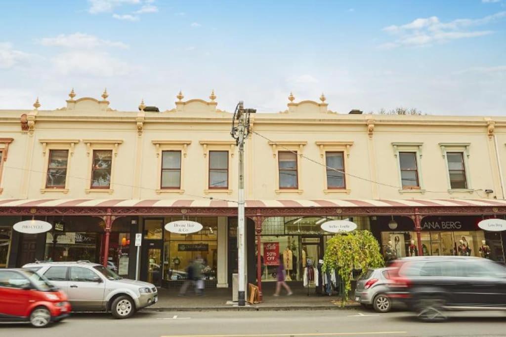 Brilliant Townhouse in Sensational Sth Melb Law