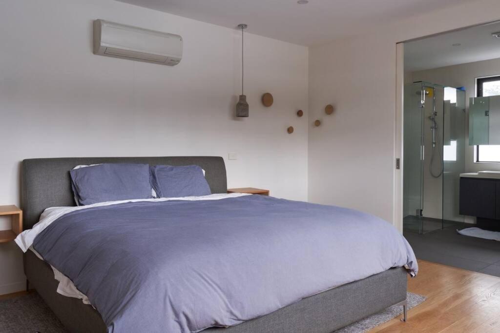 Brilliant Townhouse in Sensational Sth Melb Law