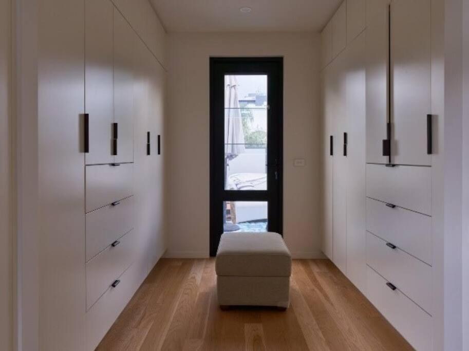 Brilliant Townhouse in Sensational Sth Melb Law