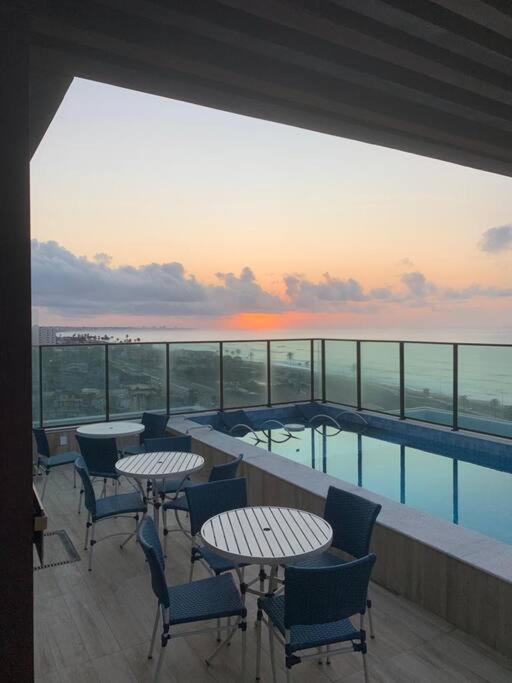 Apartamento com 2 suítes, varanda, vista mar, infraestrutura