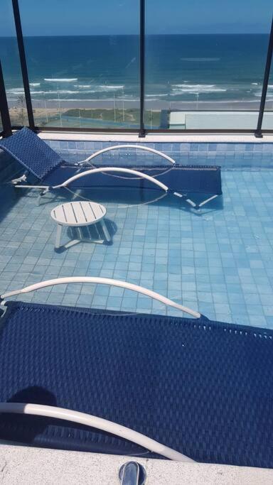 Apartamento com 2 suítes, varanda, vista mar, infraestrutura