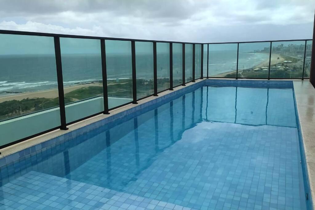 Apartamento com 2 suítes, varanda, vista mar, infraestrutura