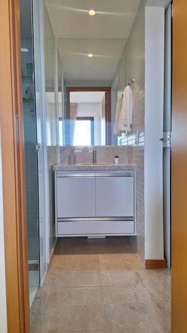 Apartamento com 2 suítes, varanda, vista mar, infraestrutura