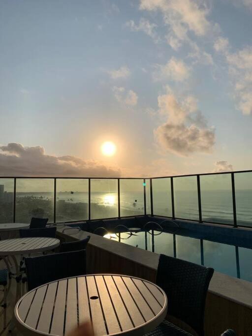 Apartamento com 2 suítes, varanda, vista mar, infraestrutura