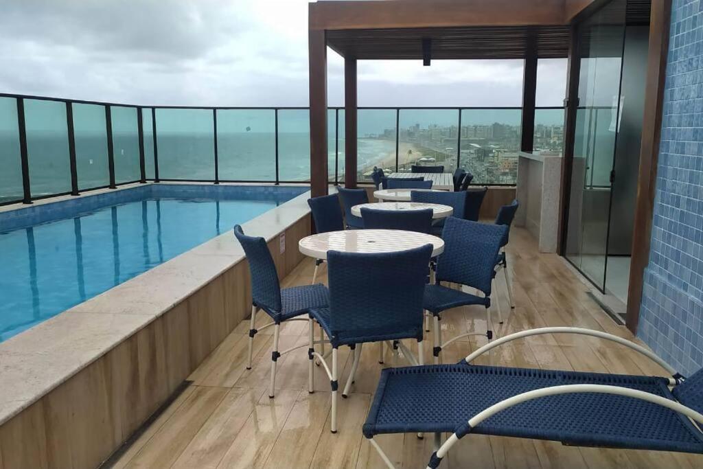 Apartamento com 2 suítes, varanda, vista mar, infraestrutura