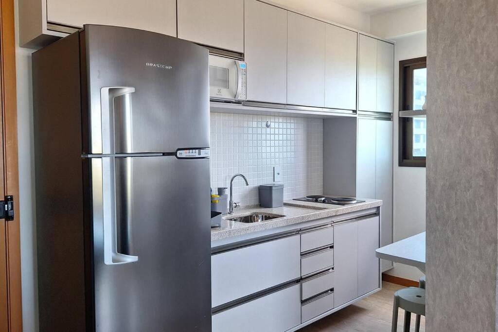 Apartamento com 2 suítes, varanda, vista mar, infraestrutura