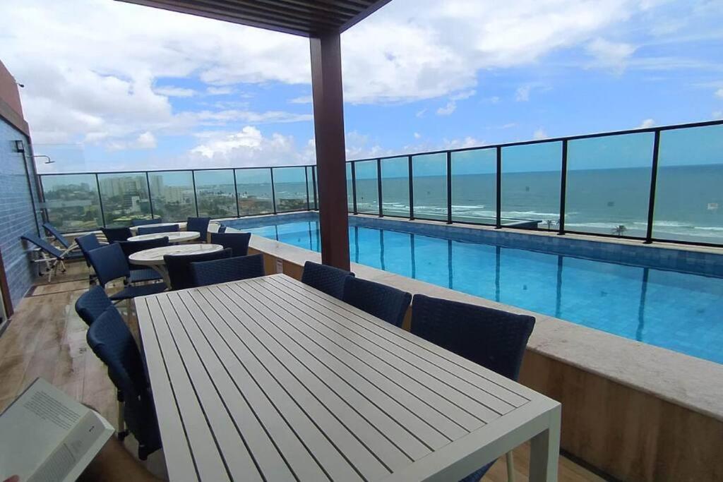 Apartamento com 2 suítes, varanda, vista mar, infraestrutura