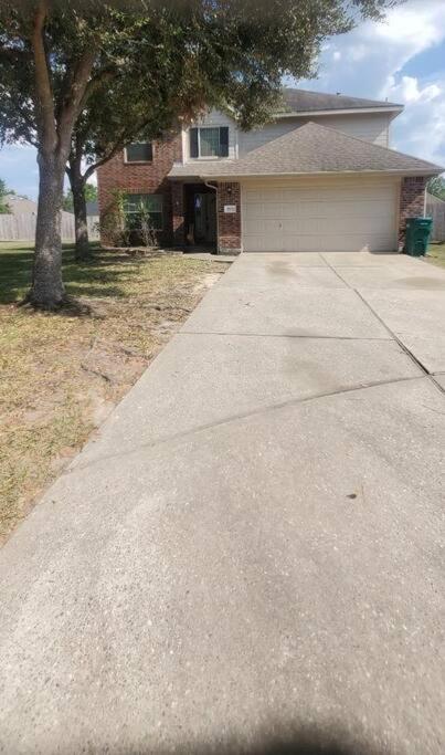 Charming 4-BR Home for Rent! view 3