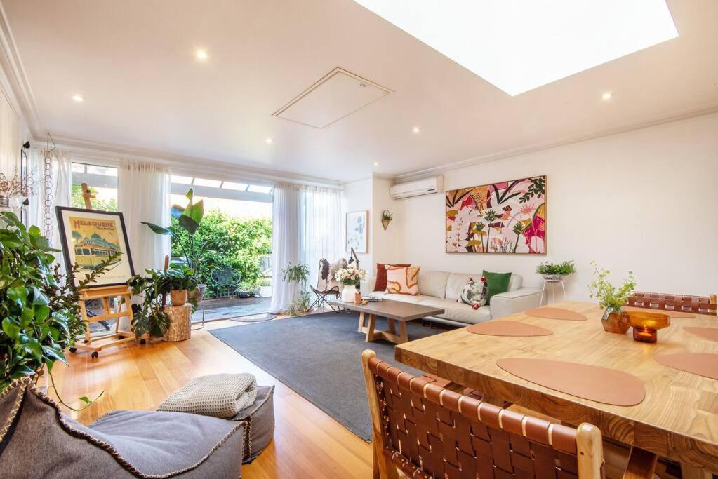 Elm Cottage with Luxury Lifestyle Location