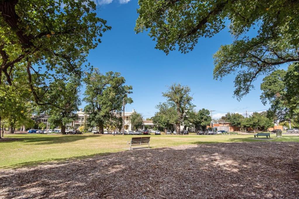 Elm Cottage with Luxury Lifestyle Location
