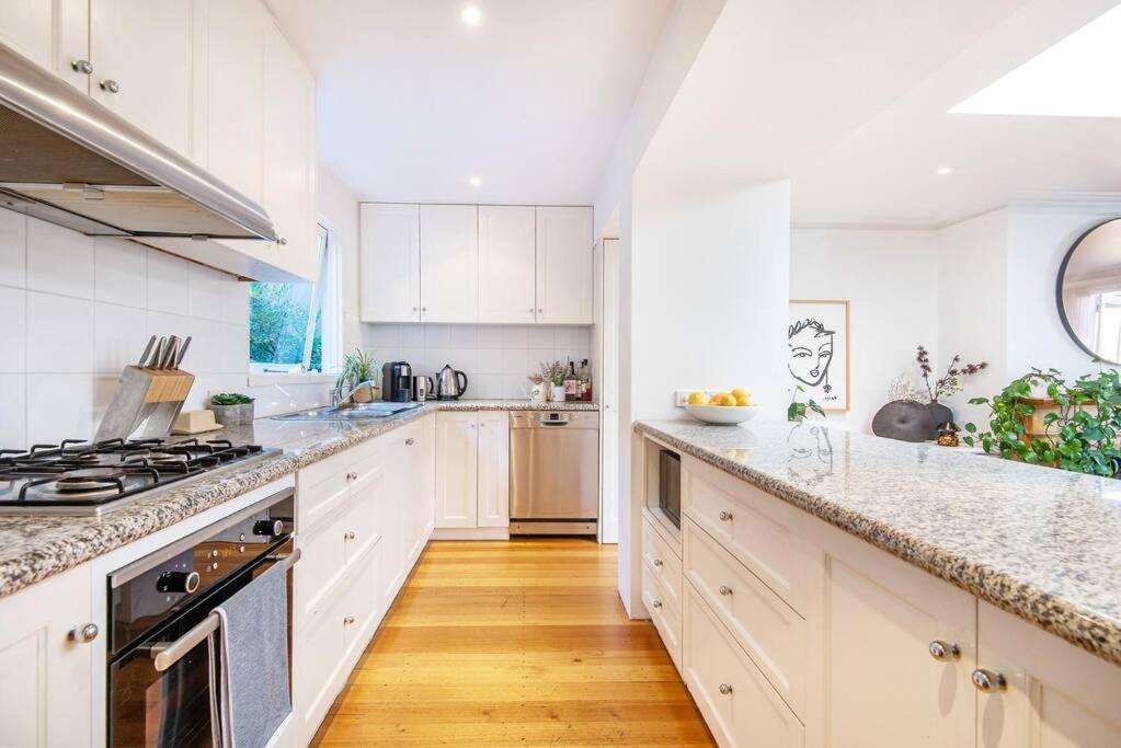 Elm Cottage with Luxury Lifestyle Location