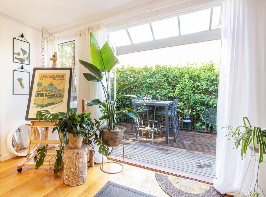Elm Cottage with Luxury Lifestyle Location