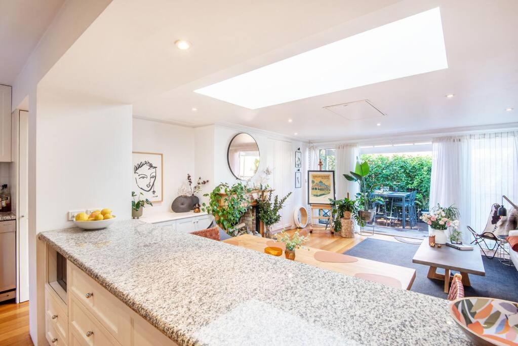 Elm Cottage with Luxury Lifestyle Location