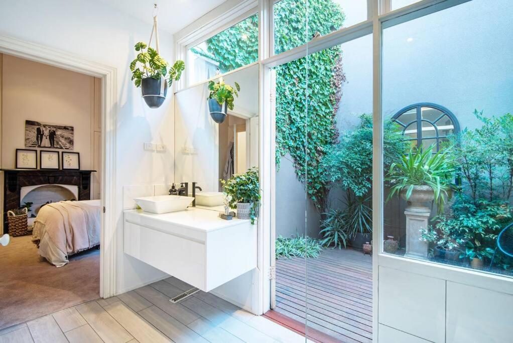 Elm Cottage with Luxury Lifestyle Location