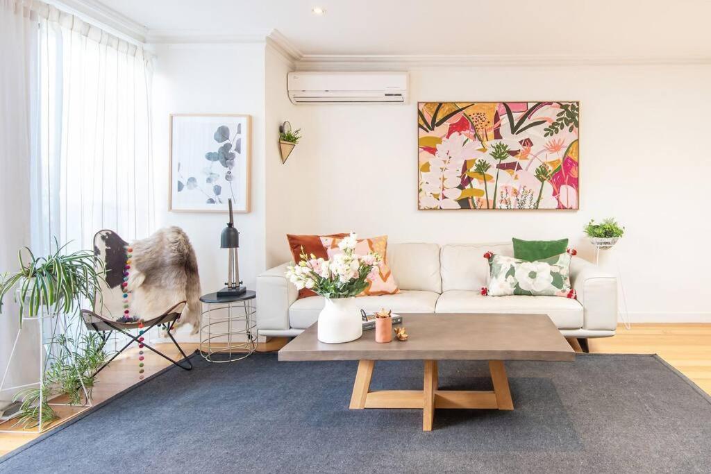 Elm Cottage with Luxury Lifestyle Location