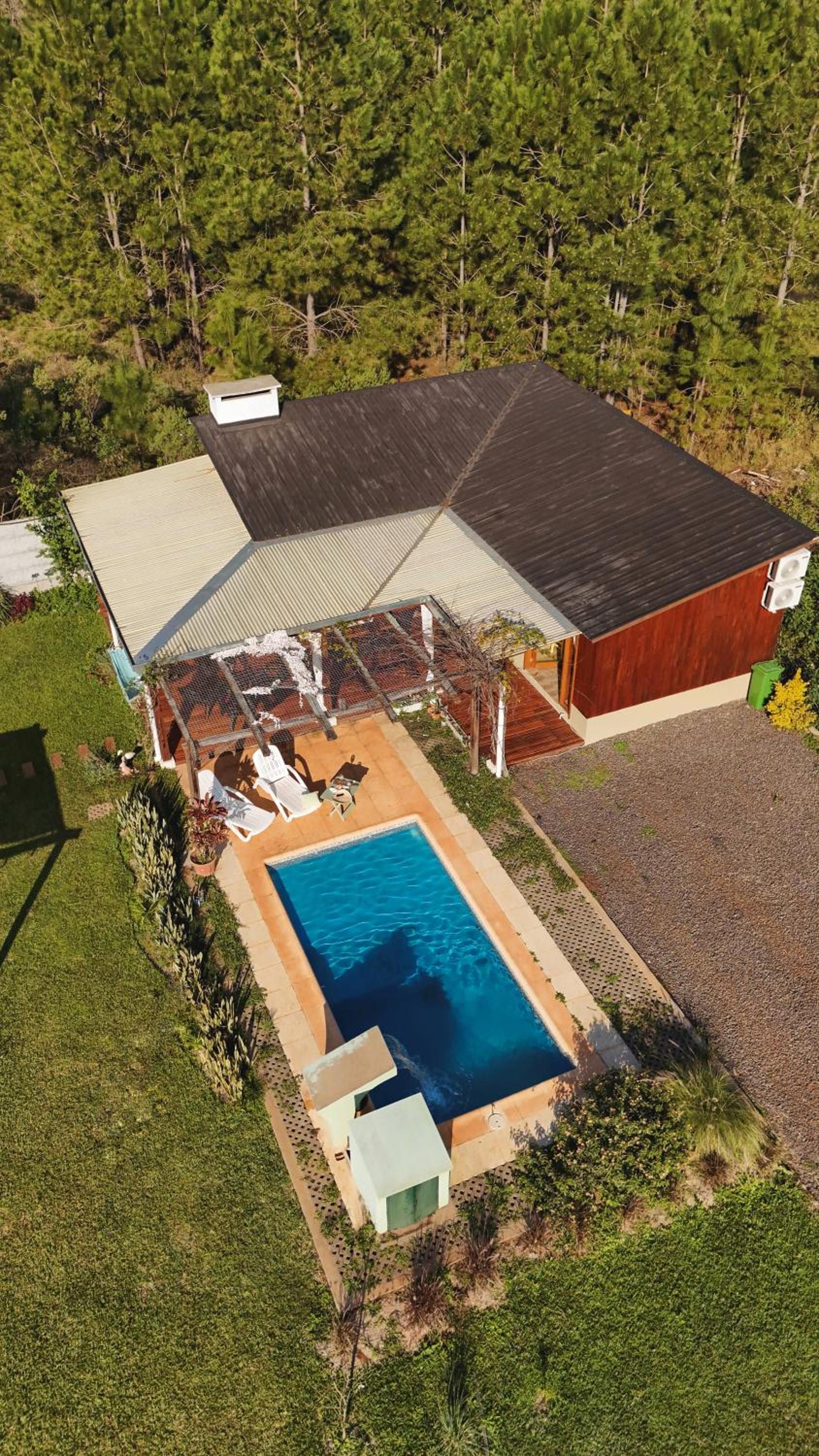 Casa completa con pileta privada y patio